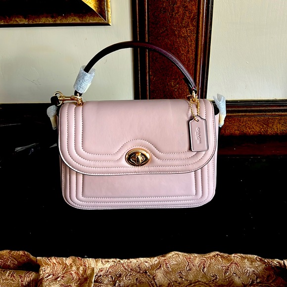 ♥️ COACH Brand NWT gorgeous COACH purse. 100% leather. Will go FAST!